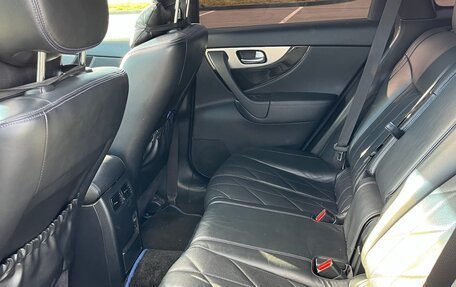 Infiniti QX70, 2015 год, 2 290 000 рублей, 14 фотография