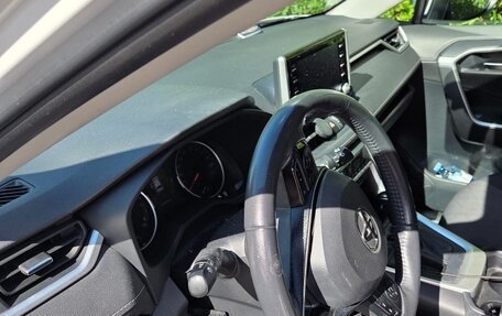 Toyota RAV4, 2021 год, 3 250 000 рублей, 5 фотография