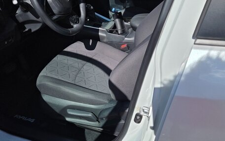 Toyota RAV4, 2021 год, 3 250 000 рублей, 4 фотография