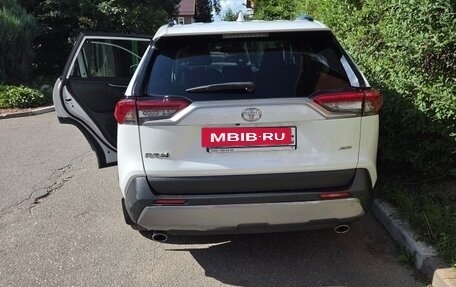 Toyota RAV4, 2021 год, 3 250 000 рублей, 7 фотография
