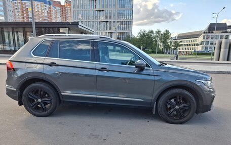 Volkswagen Tiguan II, 2021 год, 2 950 000 рублей, 3 фотография