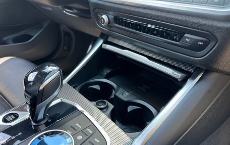 BMW 3 серия, 2019 год, 3 630 000 рублей, 21 фотография