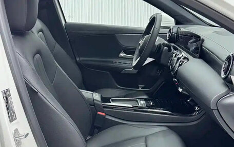 Mercedes-Benz A-Класс, 2024 год, 1 800 010 рублей, 15 фотография