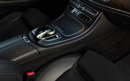 Mercedes-Benz E-Класс, 2019 год, 3 100 000 рублей, 6 фотография