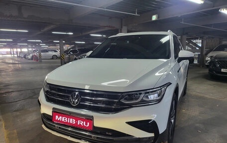 Volkswagen Tiguan II, 2023 год, 2 694 018 рублей, 1 фотография