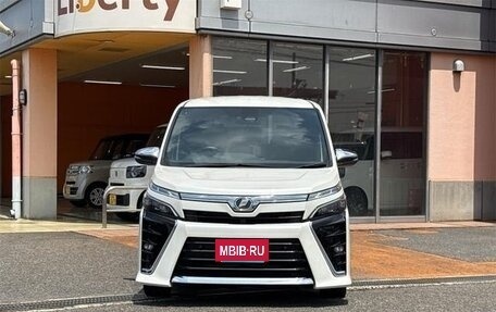 Toyota Voxy III, 2019 год, 2 000 000 рублей, 2 фотография