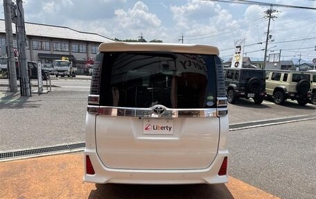 Toyota Voxy III, 2019 год, 2 000 000 рублей, 5 фотография