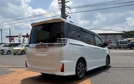 Toyota Voxy III, 2019 год, 2 000 000 рублей, 4 фотография
