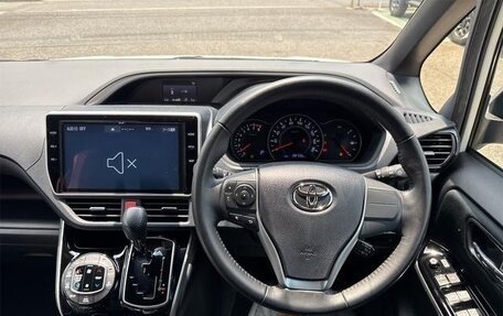Toyota Voxy III, 2019 год, 2 000 000 рублей, 9 фотография