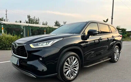 Toyota Highlander, 2024 год, 4 940 000 рублей, 1 фотография