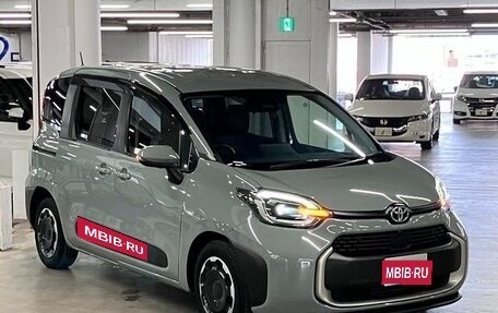 Toyota Sienta, 2022 год, 1 200 000 рублей, 1 фотография