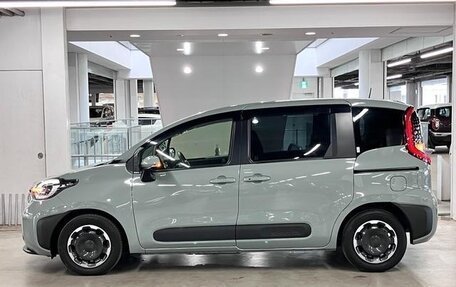 Toyota Sienta, 2022 год, 1 200 000 рублей, 3 фотография