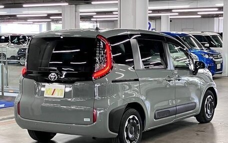 Toyota Sienta, 2022 год, 1 200 000 рублей, 5 фотография