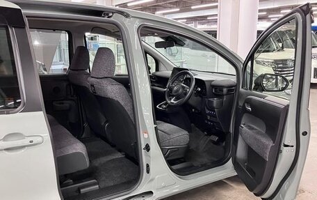 Toyota Sienta, 2022 год, 1 200 000 рублей, 7 фотография