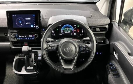 Toyota Sienta, 2022 год, 1 200 000 рублей, 9 фотография
