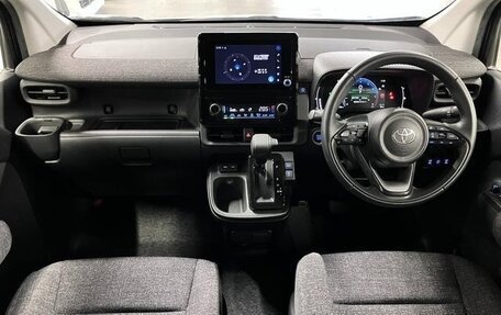 Toyota Sienta, 2022 год, 1 200 000 рублей, 10 фотография