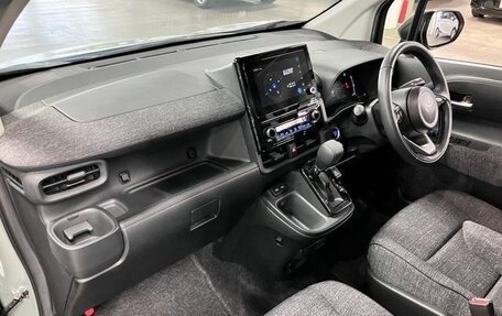 Toyota Sienta, 2022 год, 1 200 000 рублей, 8 фотография