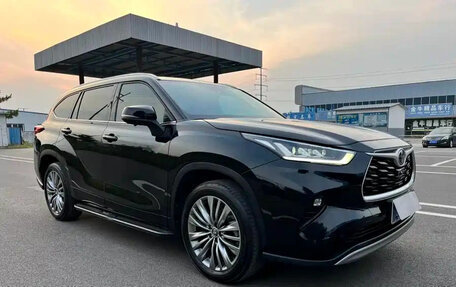 Toyota Highlander, 2024 год, 4 940 000 рублей, 3 фотография