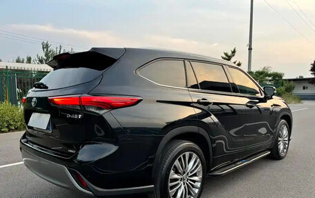 Toyota Highlander, 2024 год, 4 940 000 рублей, 5 фотография