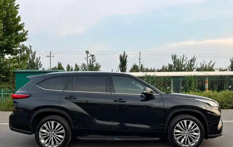 Toyota Highlander, 2024 год, 4 940 000 рублей, 8 фотография