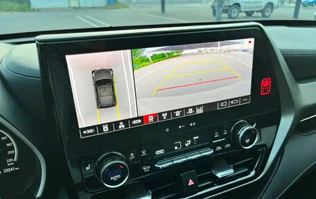 Toyota Highlander, 2024 год, 4 940 000 рублей, 14 фотография