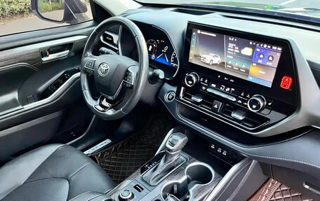 Toyota Highlander, 2024 год, 4 940 000 рублей, 11 фотография