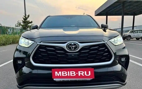 Toyota Highlander, 2024 год, 4 940 000 рублей, 2 фотография