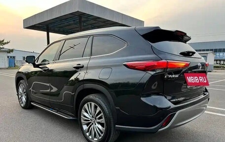 Toyota Highlander, 2024 год, 4 940 000 рублей, 7 фотография