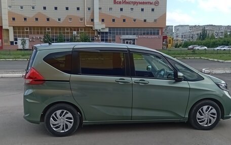 Honda Freed II, 2021 год, 1 570 000 рублей, 5 фотография