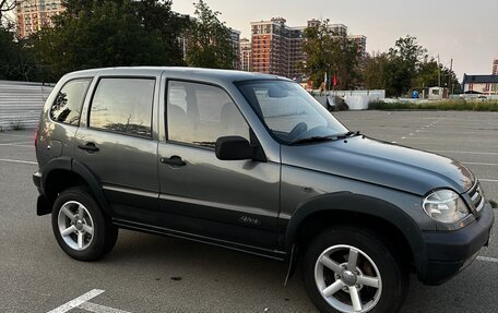 Chevrolet Niva I рестайлинг, 2004 год, 380 000 рублей, 2 фотография