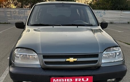 Chevrolet Niva I рестайлинг, 2004 год, 380 000 рублей, 1 фотография