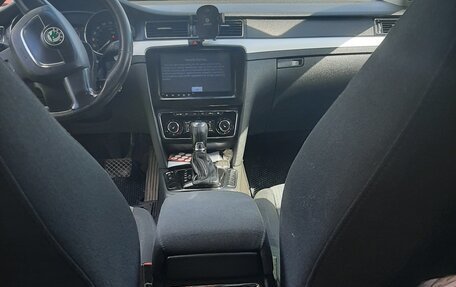 Skoda Superb III рестайлинг, 2013 год, 1 350 000 рублей, 14 фотография