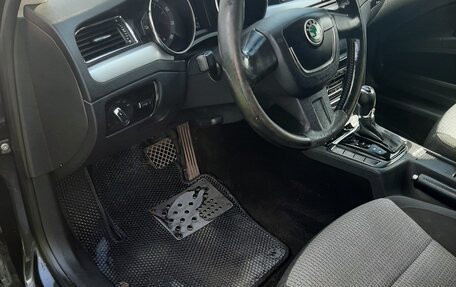 Skoda Superb III рестайлинг, 2013 год, 1 350 000 рублей, 16 фотография