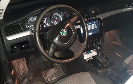 Skoda Superb III рестайлинг, 2013 год, 1 350 000 рублей, 20 фотография
