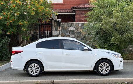 KIA Rio IV, 2018 год, 1 250 000 рублей, 2 фотография