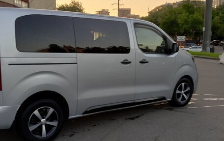 Peugeot Traveller I, 2018 год, 2 400 000 рублей, 4 фотография