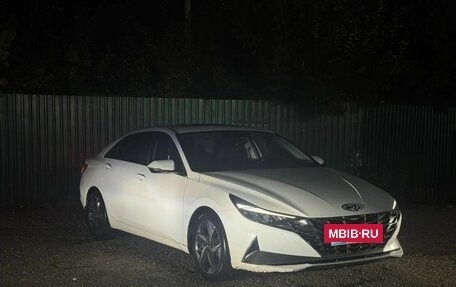 Hyundai Elantra, 2021 год, 1 650 000 рублей, 2 фотография