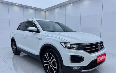 Volkswagen T-Roc I, 2023 год, 1 800 000 рублей, 1 фотография