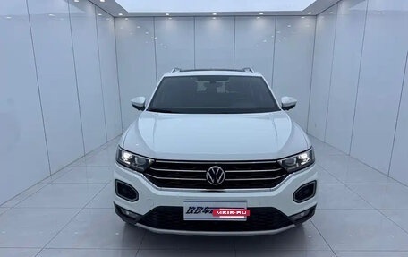 Volkswagen T-Roc I, 2023 год, 1 800 000 рублей, 2 фотография