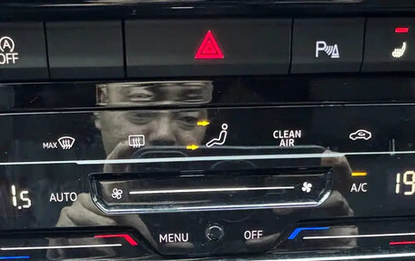 Volkswagen T-Roc I, 2023 год, 1 800 000 рублей, 14 фотография