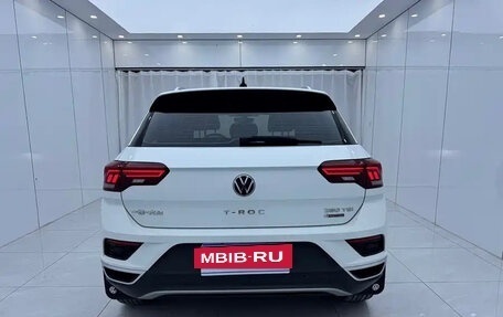 Volkswagen T-Roc I, 2023 год, 1 800 000 рублей, 6 фотография