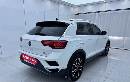Volkswagen T-Roc I, 2023 год, 1 800 000 рублей, 7 фотография