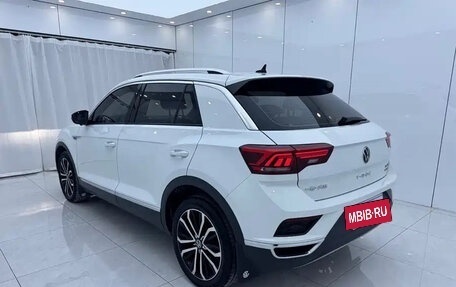 Volkswagen T-Roc I, 2023 год, 1 800 000 рублей, 5 фотография