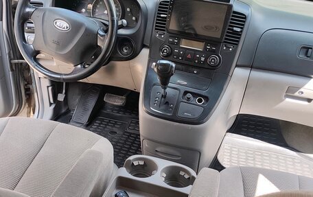 KIA Carnival III, 2008 год, 700 000 рублей, 13 фотография