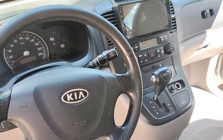 KIA Carnival III, 2008 год, 700 000 рублей, 16 фотография