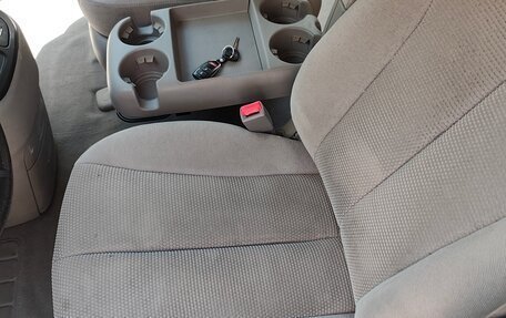 KIA Carnival III, 2008 год, 700 000 рублей, 17 фотография