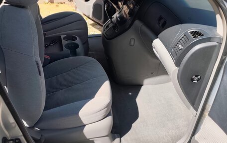 KIA Carnival III, 2008 год, 700 000 рублей, 20 фотография