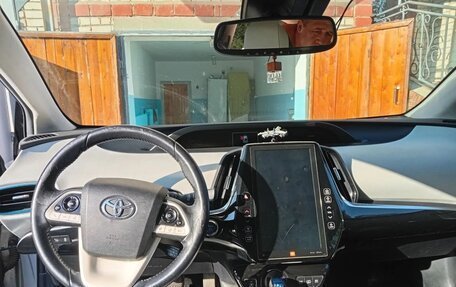 Toyota Prius IV XW50, 2017 год, 3 100 000 рублей, 4 фотография