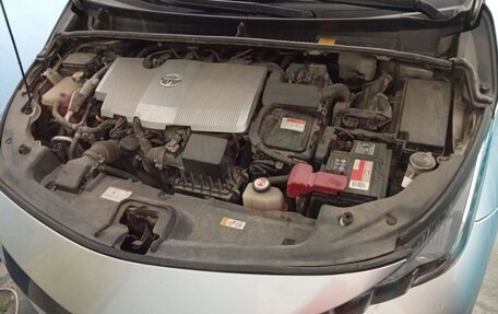 Toyota Prius IV XW50, 2017 год, 3 100 000 рублей, 8 фотография