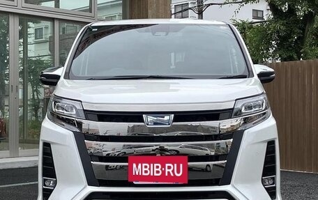 Toyota Noah III, 2020 год, 1 700 000 рублей, 2 фотография